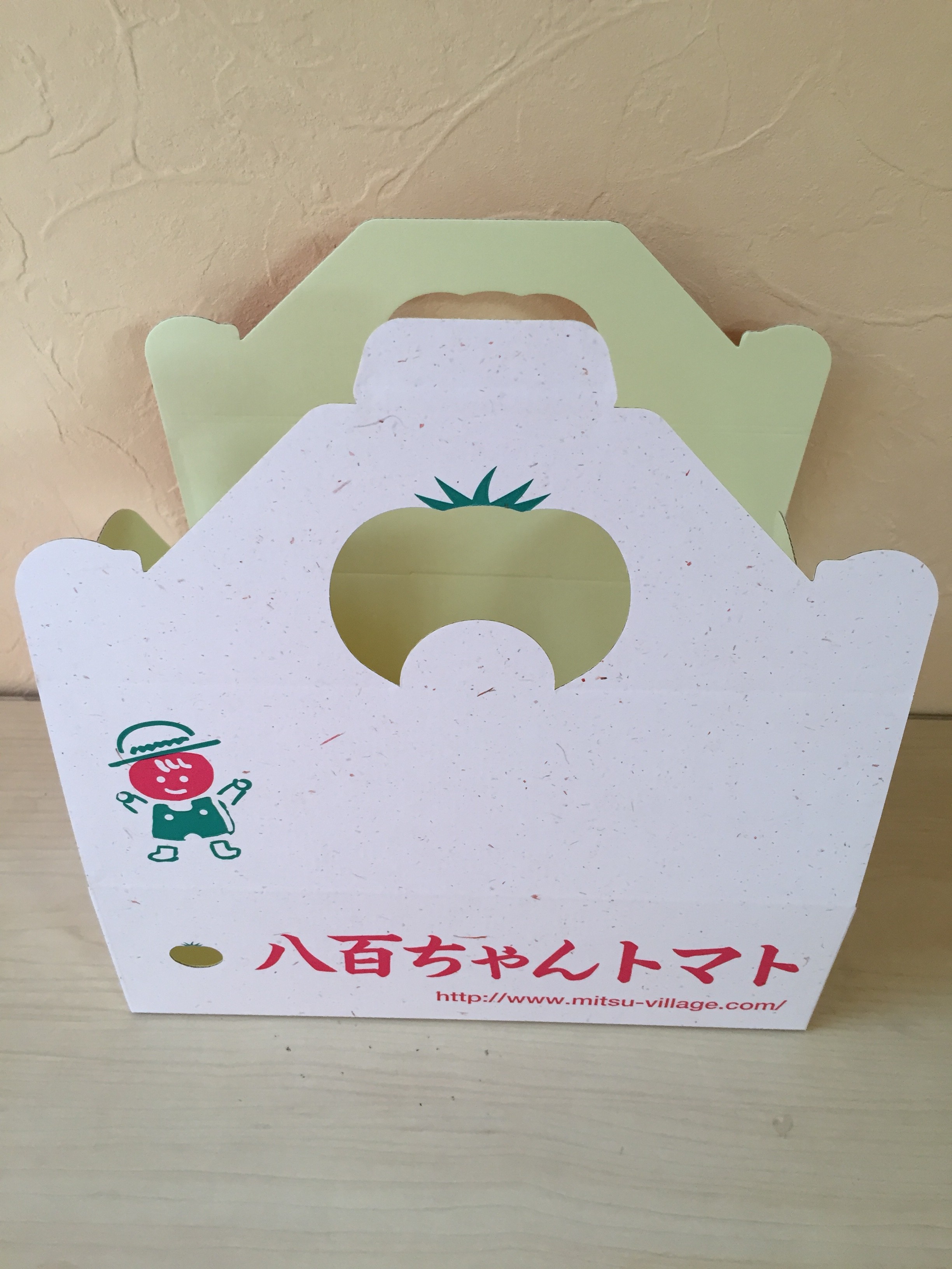 選ぶ楽しみ　カラーダンボール Take delight in selecting colorful cardboard boxes!